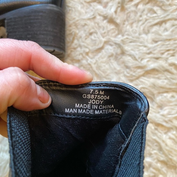 Womens black bootie. Size 7.5 - Picture 3 of 5